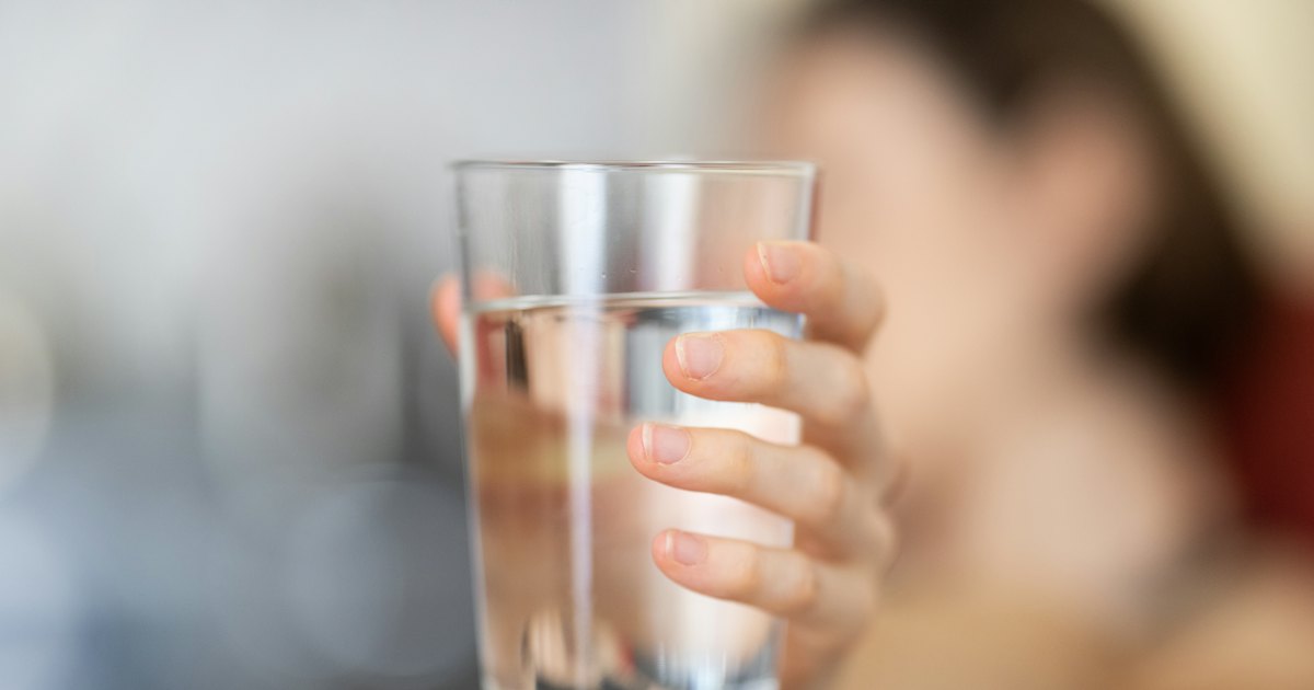 Illustration of bubbles of different sizes on a berry-colored background